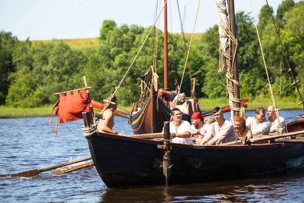 Oidentifierade deltagare under av historiska Landskampfestivalen av medeltida kultur ladogafest-2013 — Stockfoto