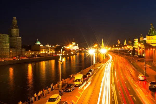 Nábřeží řeky Moskvy blízko Kremlu — Stock fotografie