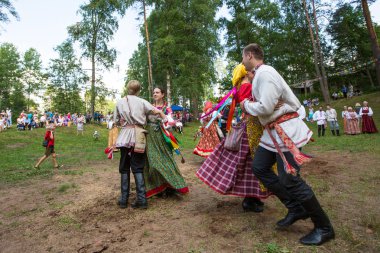 Yerel halkın Ivan kupala günü kutlanıyor