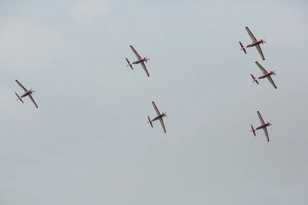 Malaysia Aerobatic Team X330L Krisakti atuando durante a LIMA '13 — Fotografia de Stock