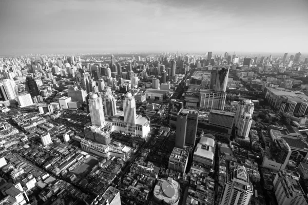 Uma vista sobre a cidade a partir do hotel Bayok Sky — Fotografia de Stock