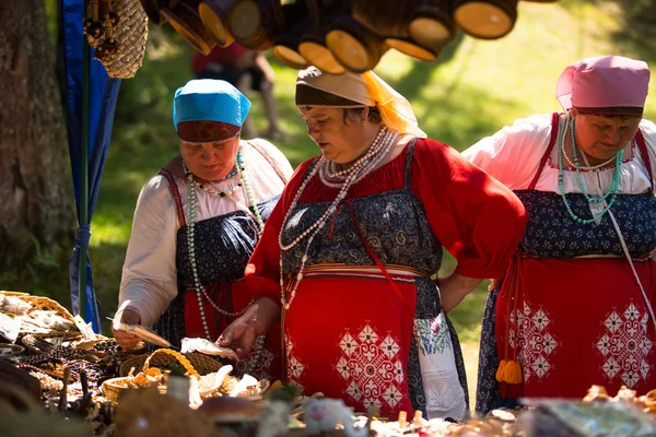 Lokala människor firade ivan kupala dagen — Stockfoto