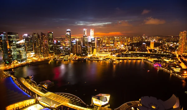 Una vista della città dal tetto Marina Bay Hotel — Foto Stock