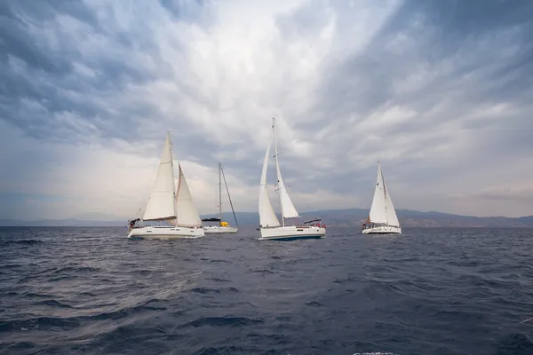 Sailing in Aegean Sea in cloudy weather. Luxury yacht. — Stock Photo, Image