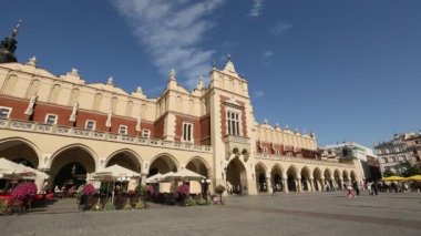 Ana Pazar Meydanı ile Rönesans kumaşçılarının hall, Krakow, Polonya.