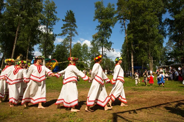 Lokala människor firade ivan kupala dagen — Stockfoto