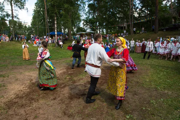 Miejscowi ludzie obchodzony noc Kupały — Zdjęcie stockowe