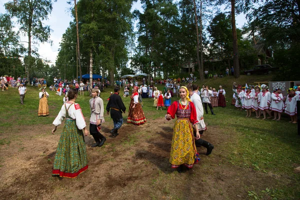 Yerel halkın Ivan kupala günü kutlanıyor