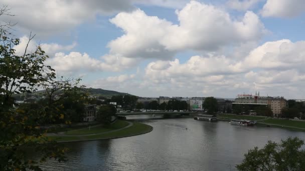 Pemandangan Sungai Wistula dari Kastil Wawel di Krakow, Polandia . — Stok Video