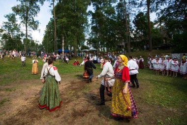 Yerel halkın Ivan kupala günü kutlanıyor