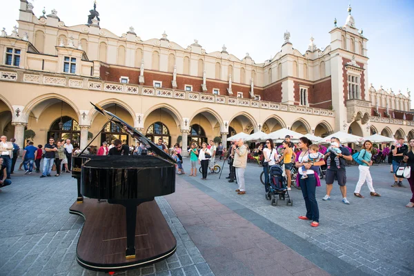 Vista de la Plaza Principal, Sen 8, 2013 en Cracovia, Polonia —  Fotos de Stock