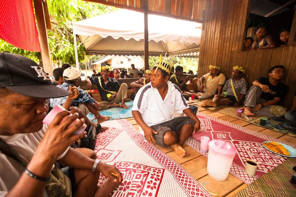 Unidentified people Orang Asli in his village — Stock Photo, Image