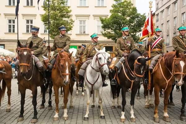 波兰骑兵的不明身份的与会者盛宴 — 图库照片