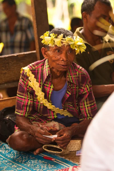 Mulher não identificada Orang Asli em sua aldeia — Fotografia de Stock