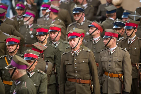 Oidentifierade deltagare högtiden för den polska kavalleriet i det nationella museet i krakow, Polen. — Stockfoto