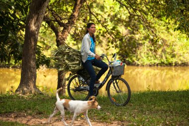 angkor wat bir belirsiz Kamboçyalı kadın servis personeli