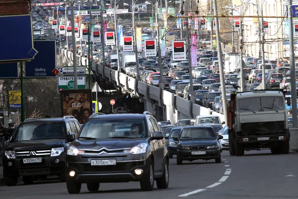 Coches puestos en el atasco de tráfico —  Fotos de Stock