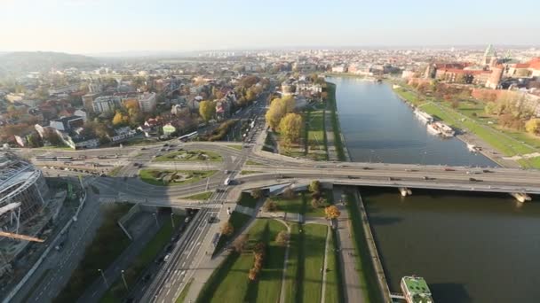 Vista del terraplén del río Vístula en Cracovia, Polonia . — Vídeo de stock