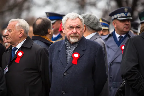 Prof. Jacek Majchrowski (à direita) é prefeito da capital real de Cracóvia desde 2002, durante a celebração do Dia da Independência Nacional, 11 de novembro de 2013 em Cracóvia, Polônia . — Fotografia de Stock