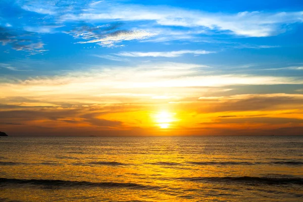 Prachtige rode zonsondergang — Stockfoto