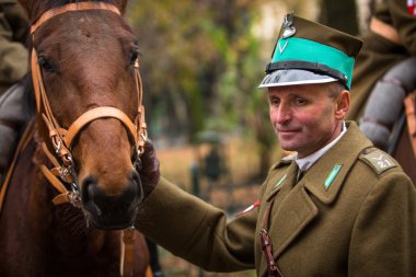 kimliği belirsiz katılımcıları