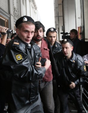 kimliği belirsiz katılımcıları