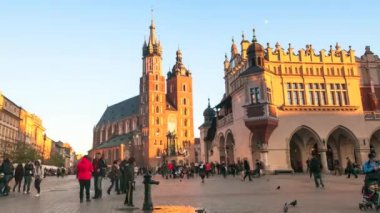 Timelapse: вид церкви Марії на основні квадратних і старий sukiennice
