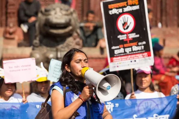 Los participantes protestan — Foto de Stock