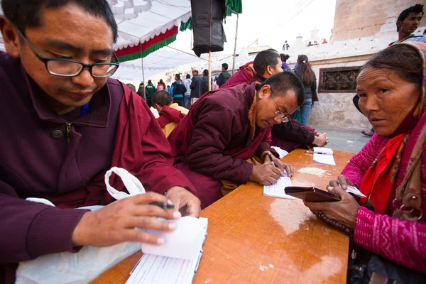 Buddhistiska munkar — Stockfoto