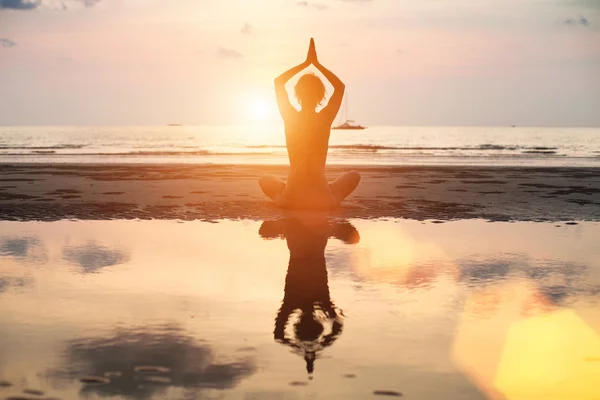 Yoga kvinna — Stockfoto