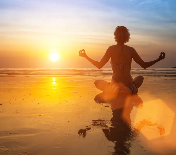 Mujer Yoga —  Fotos de Stock