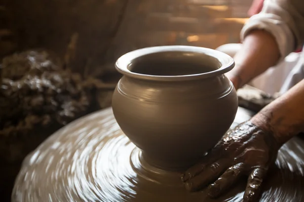 Clay on potter 's wheel — стоковое фото