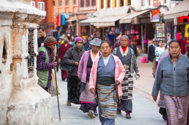 Tanımlanamayan hacılar stupa boudhanath daire
