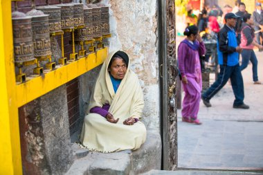 Tanımlanamayan hacılar stupa boudhanath daire