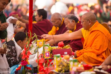 Tanımlanamayan Tibetli Budist keşişlerin stupa boudhanath yakın