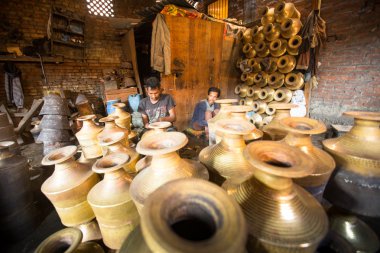 onun çalışma kimliği belirsiz Nepal tinmans Atölyesi