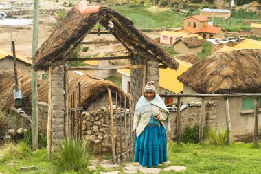 Isla del Sol, Bolivya 'daki köyünde kimliği belirsiz yerel Aymara halkı.