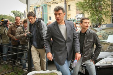 Boris nemtsov (l) Rus devlet adamı, Anayasanın 31 yazı desteklemek için miting sırasında muhalefet liderlerinden biri