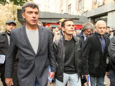 Boris nemtsov (l) Rus devlet adamı, Anayasanın 31 yazı desteklemek için miting sırasında muhalefet liderlerinden biri