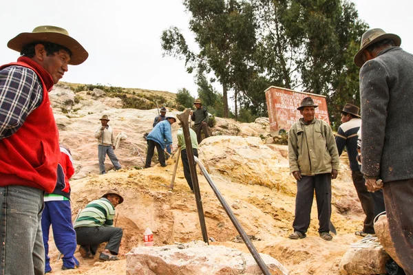 Isla del Sol, Bolivya 'daki köyünde kimliği belirsiz yerel Aymara halkı. — Stok fotoğraf