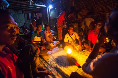 niezidentyfikowanych ludzi orang asli w jego miejscowości berdut, Malezja.