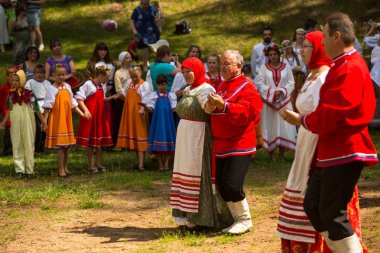 Yerel halkın Ivan kupala günü kutlanıyor