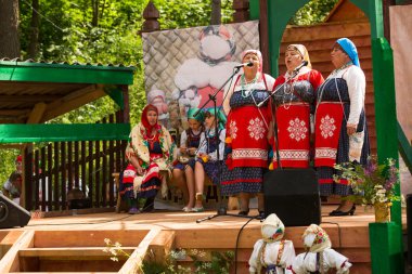 Yerel halkın Ivan kupala günü kutlanıyor