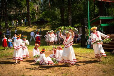Yerel halkın Ivan kupala günü kutlanıyor