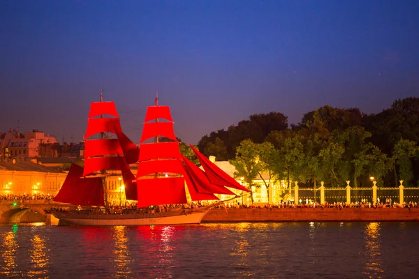 Celebration Scarlet Sails show during the White Nights Festival — Stock Photo, Image