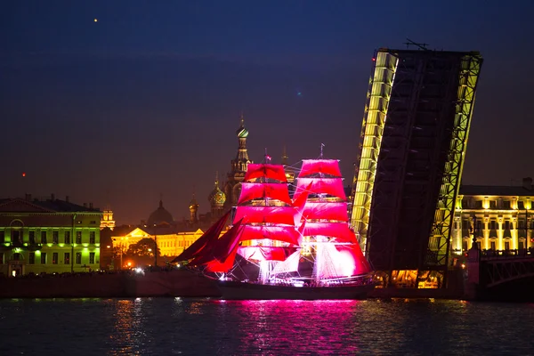 Spectacle Célébration Voiles écarlates pendant le Festival des Nuits Blanches — Photo