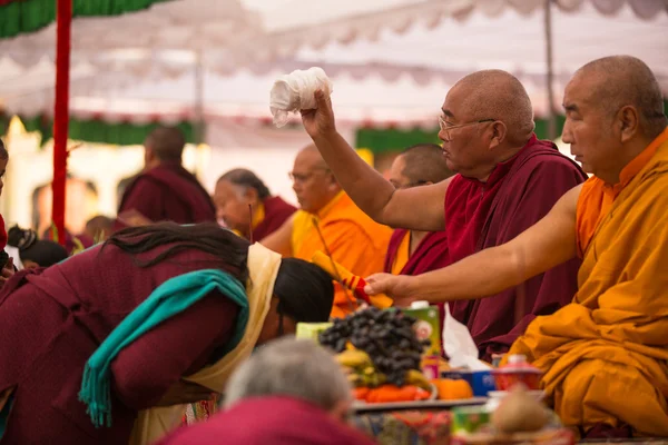 Tibetanska buddhistiska munkar — Stockfoto