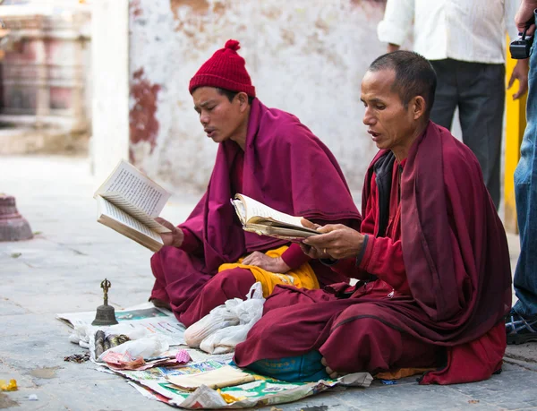 Круг паломников ступа Бодханатх — стоковое фото