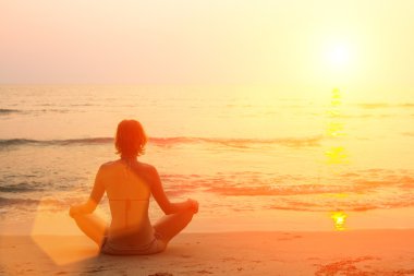 Yoga yapan kız