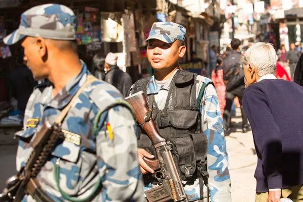 Soldater under protest inom en kampanj — Stockfoto